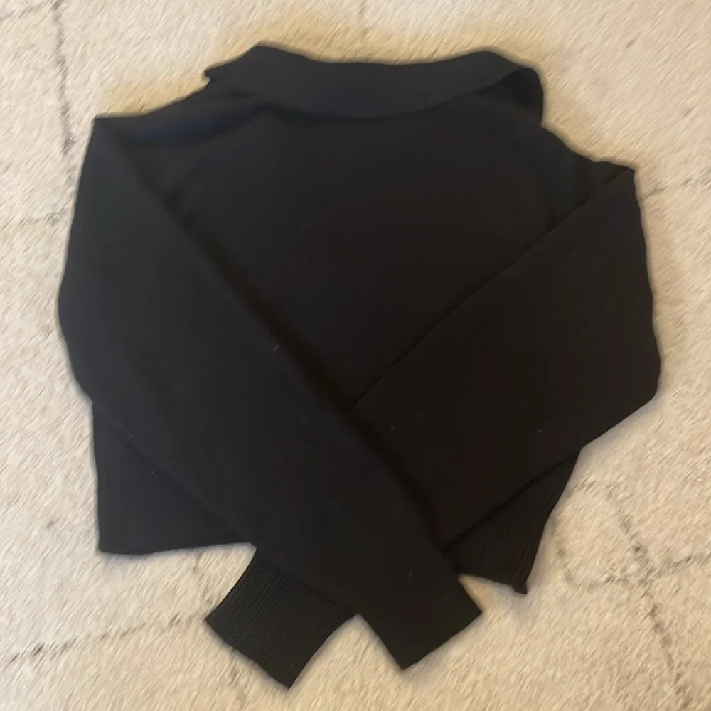 H&M Divided collar black knit crop sweater - Picture 4 of 4